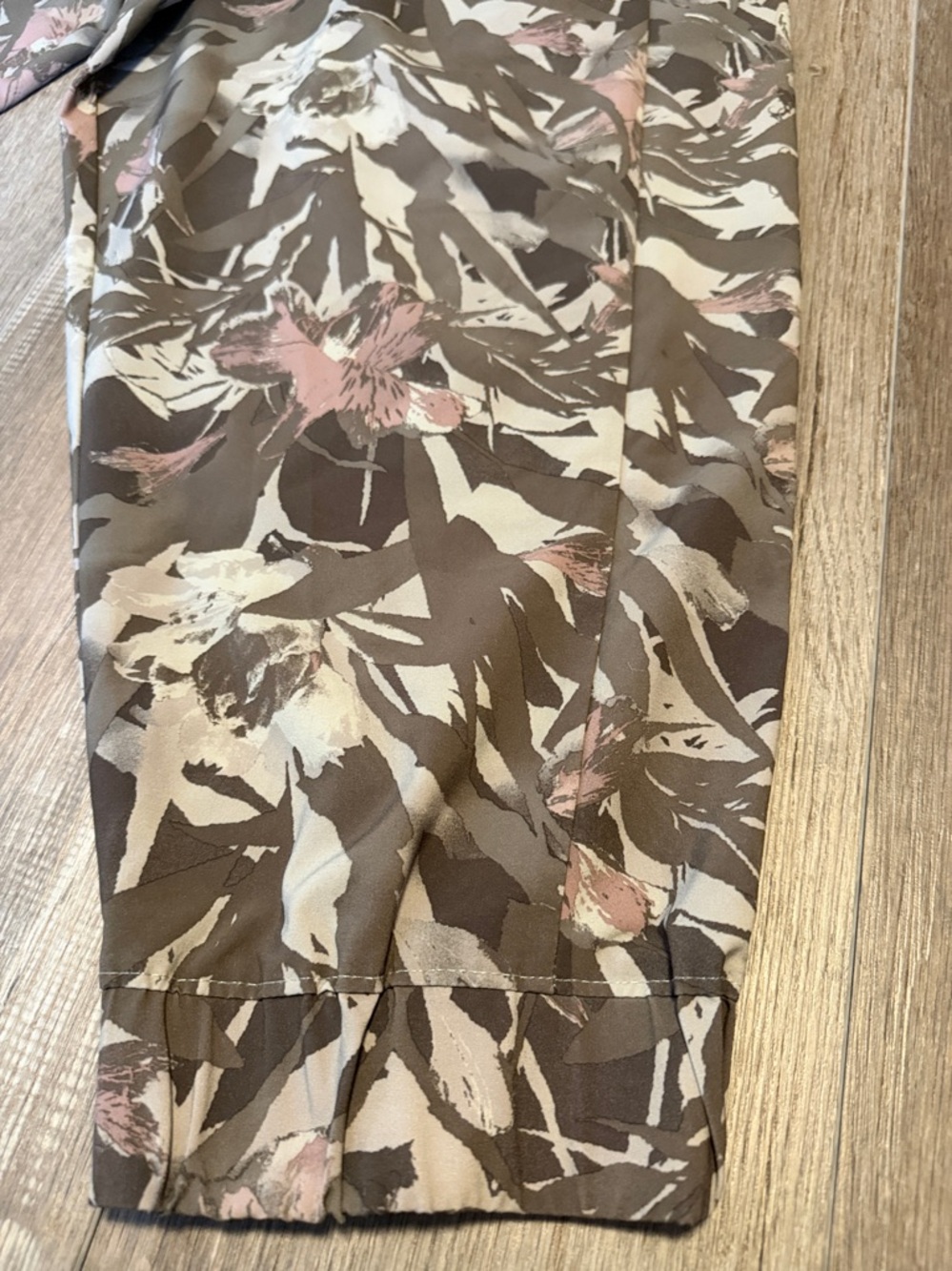 Columbia Women's Pleasant Creek Joggers, featuring a camouflage floral pattern - Picture 3 of 11